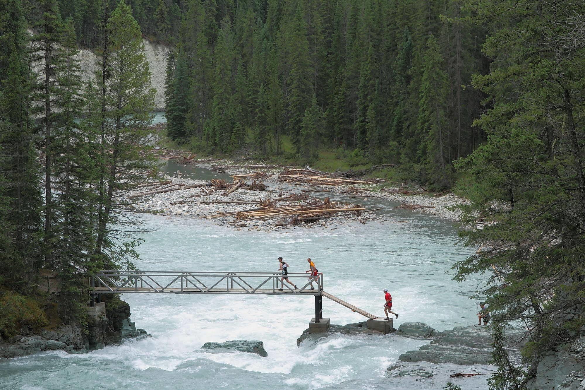 Nipika Mountain Resort Radium Hot Springs Exterior photo